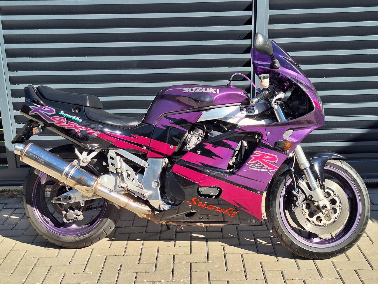 Suzuki GSX -R750