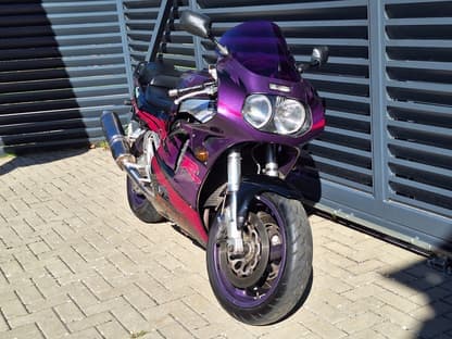 Suzuki GSX -R750