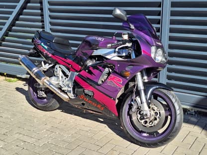 Suzuki GSX -R750