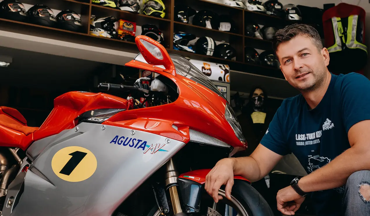 Tým MotoTrade v showroomu